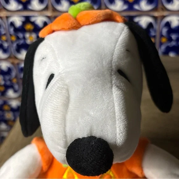 Halloween pumpkin Snoopy Plush Toy by hallmark used - Picture 11 of 16